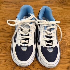 NWOT Classic Reebok Blue and White Sneakers